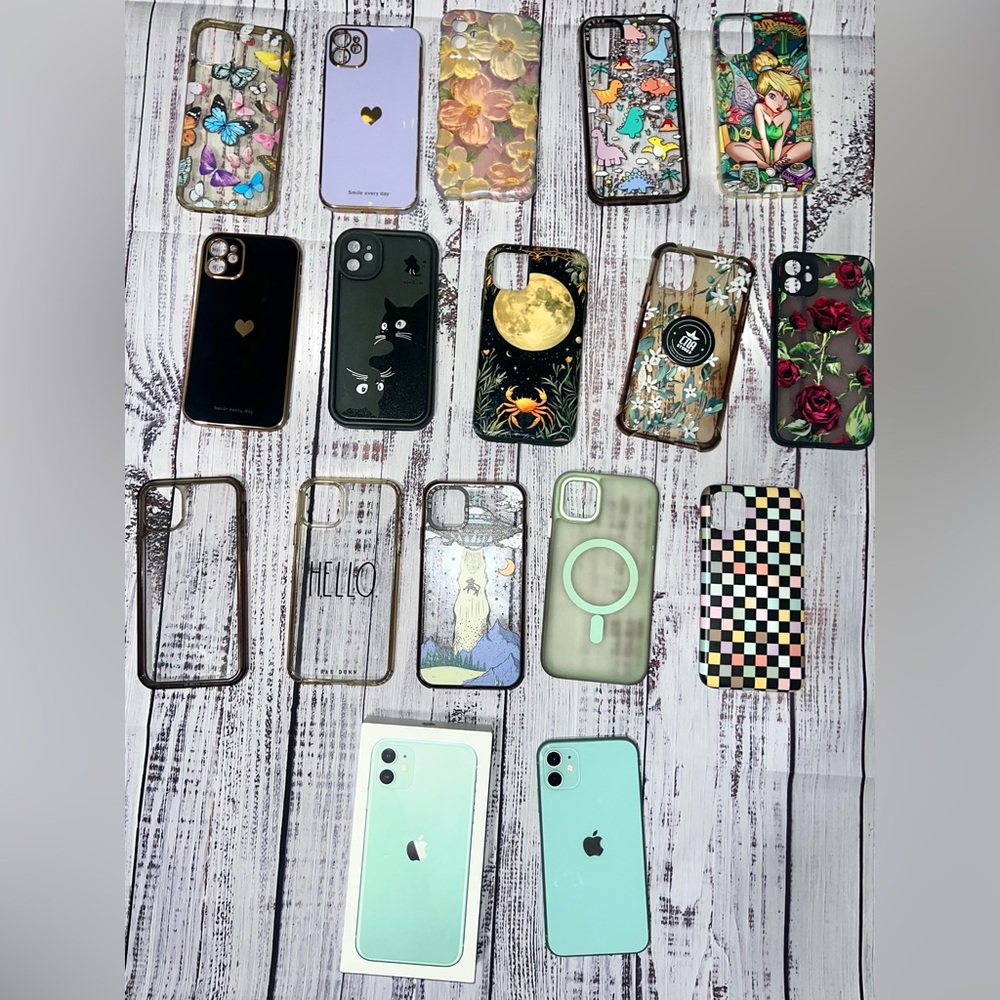 iPhone 11 64GB - included with Stylish Phone Cases 📱 - Picture 1 of 1